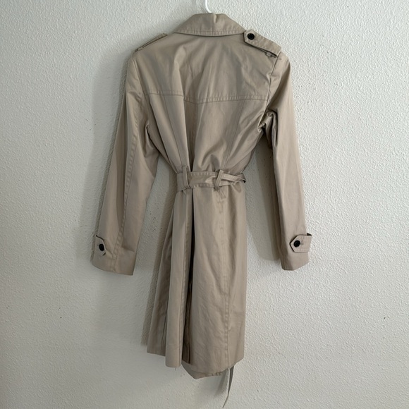 Banana Republic classic trench coat. - Picture 3 of 3
